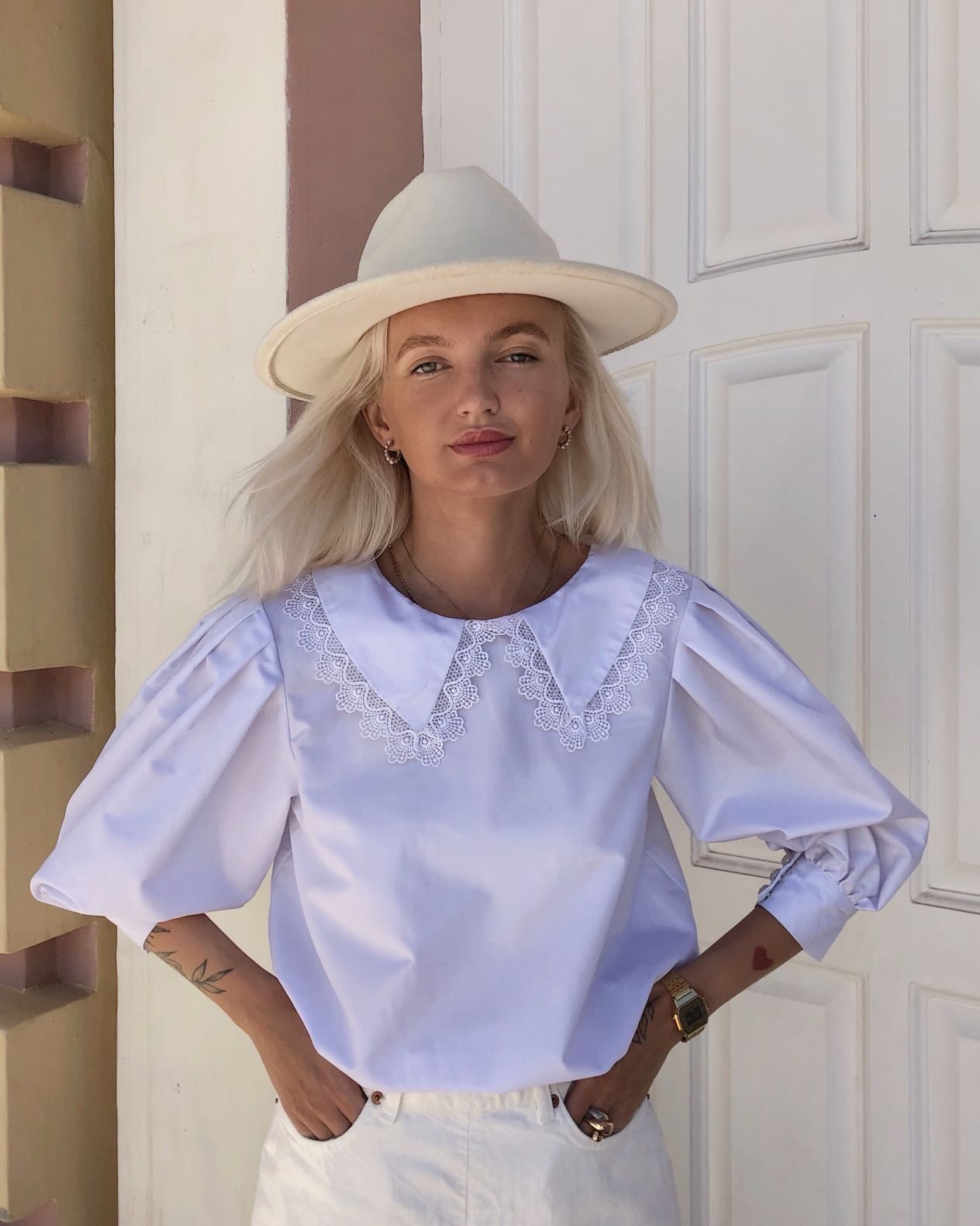 White blouse with voluminous sleeves